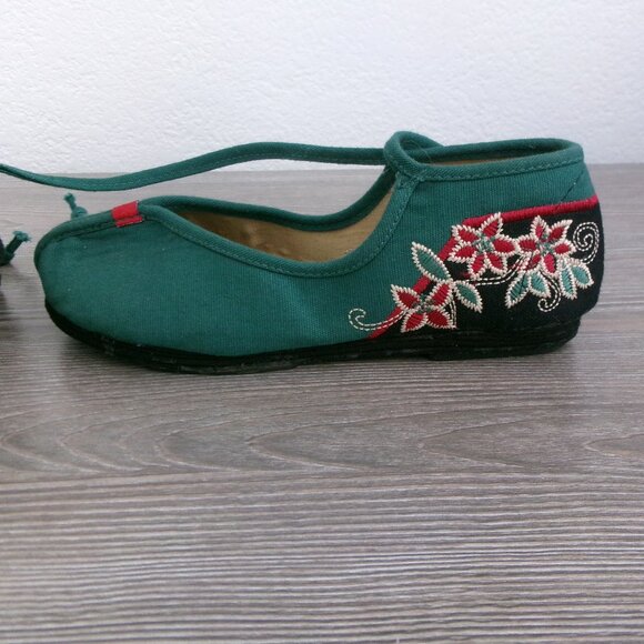 Lot 2 Pair Asian Embroidered Shoes Green Red Mary Jane and Ankle Tie 5.5 / 6 - Picture 4 of 16